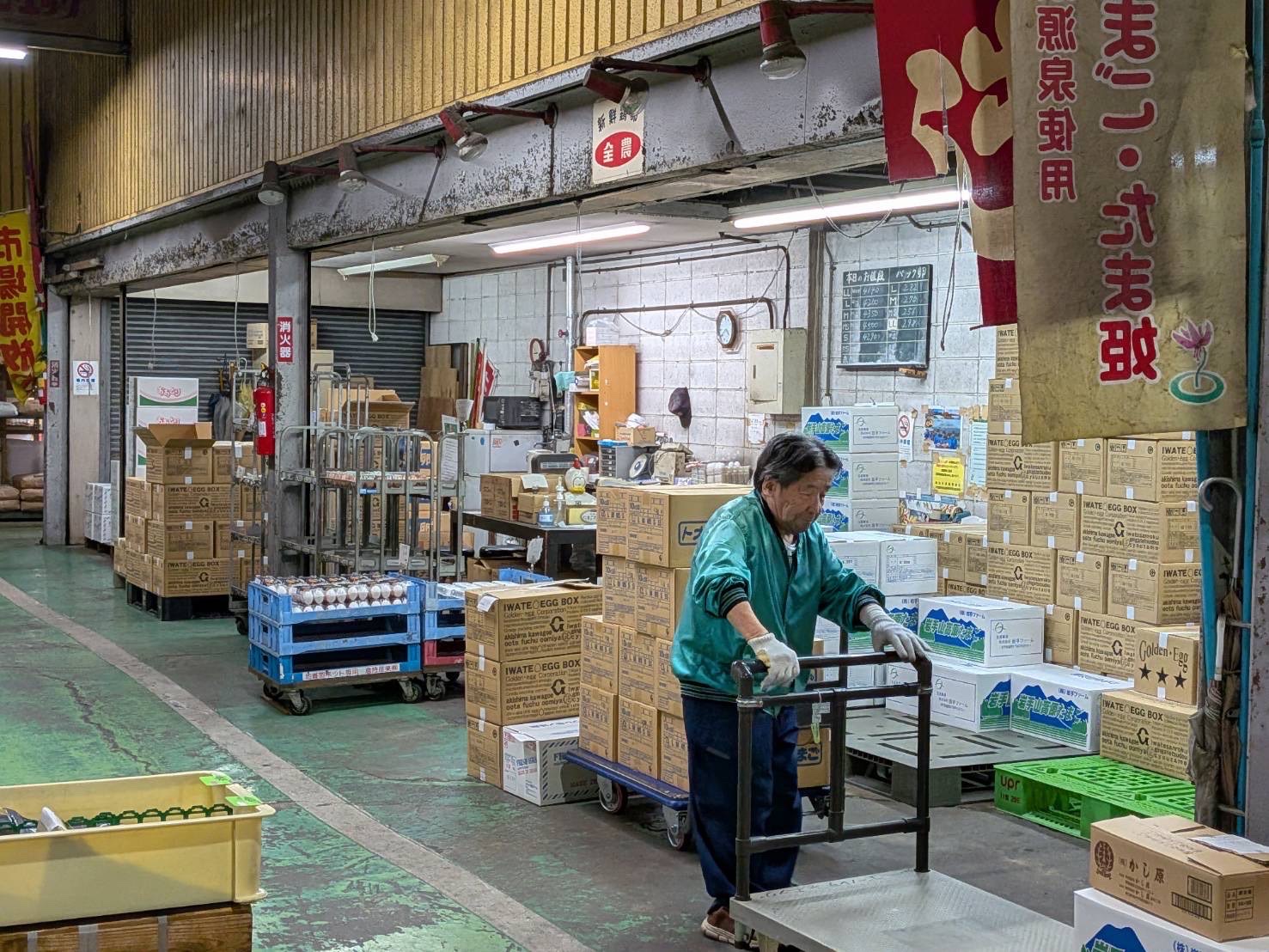 大宮市場の卵売場2